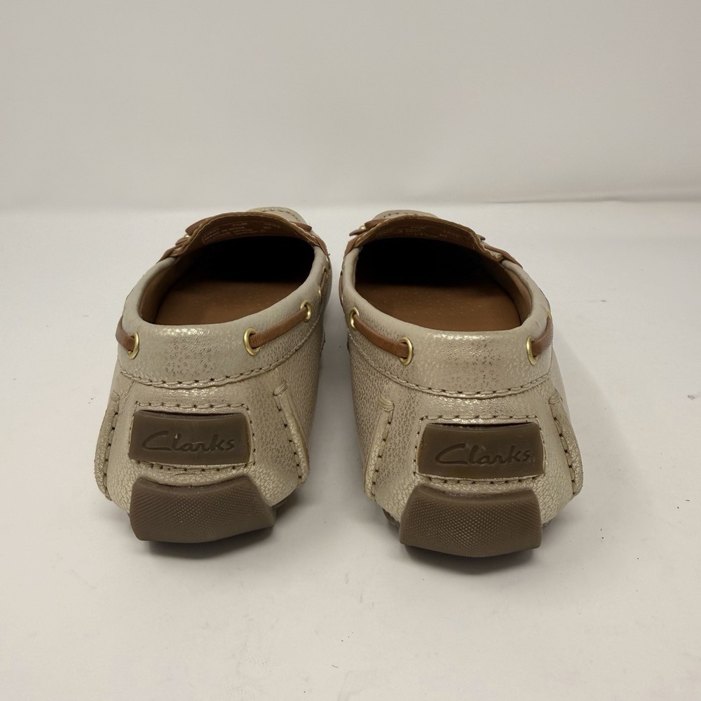 Clark's Artisan Women's 7.5 Gold Driving Moccasins Metallic Loafers Bow Detail - Picture 6 of 9